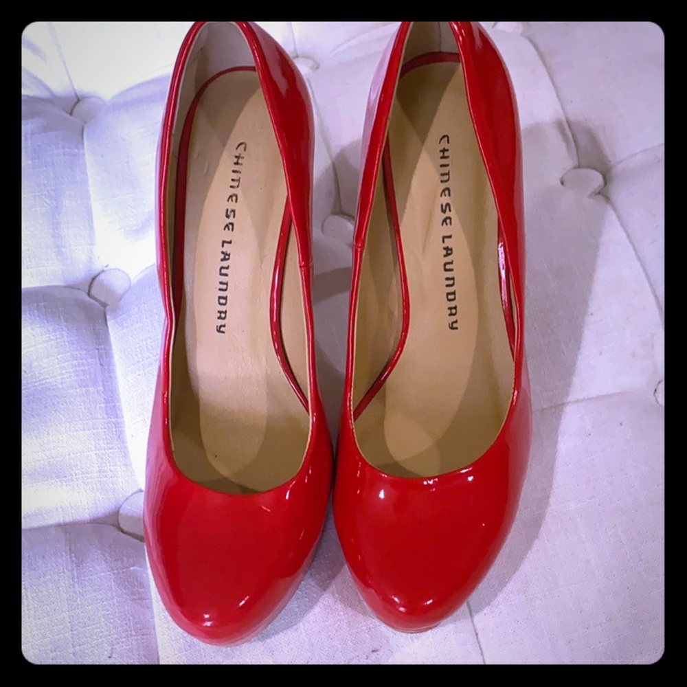 Red pumps